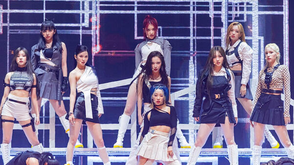 THE GIRLS PERFORMANCE